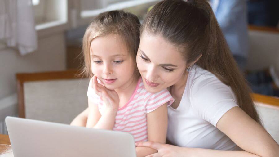 مؤشرات لمراقبة سلوك الأطفال على الإنترنت